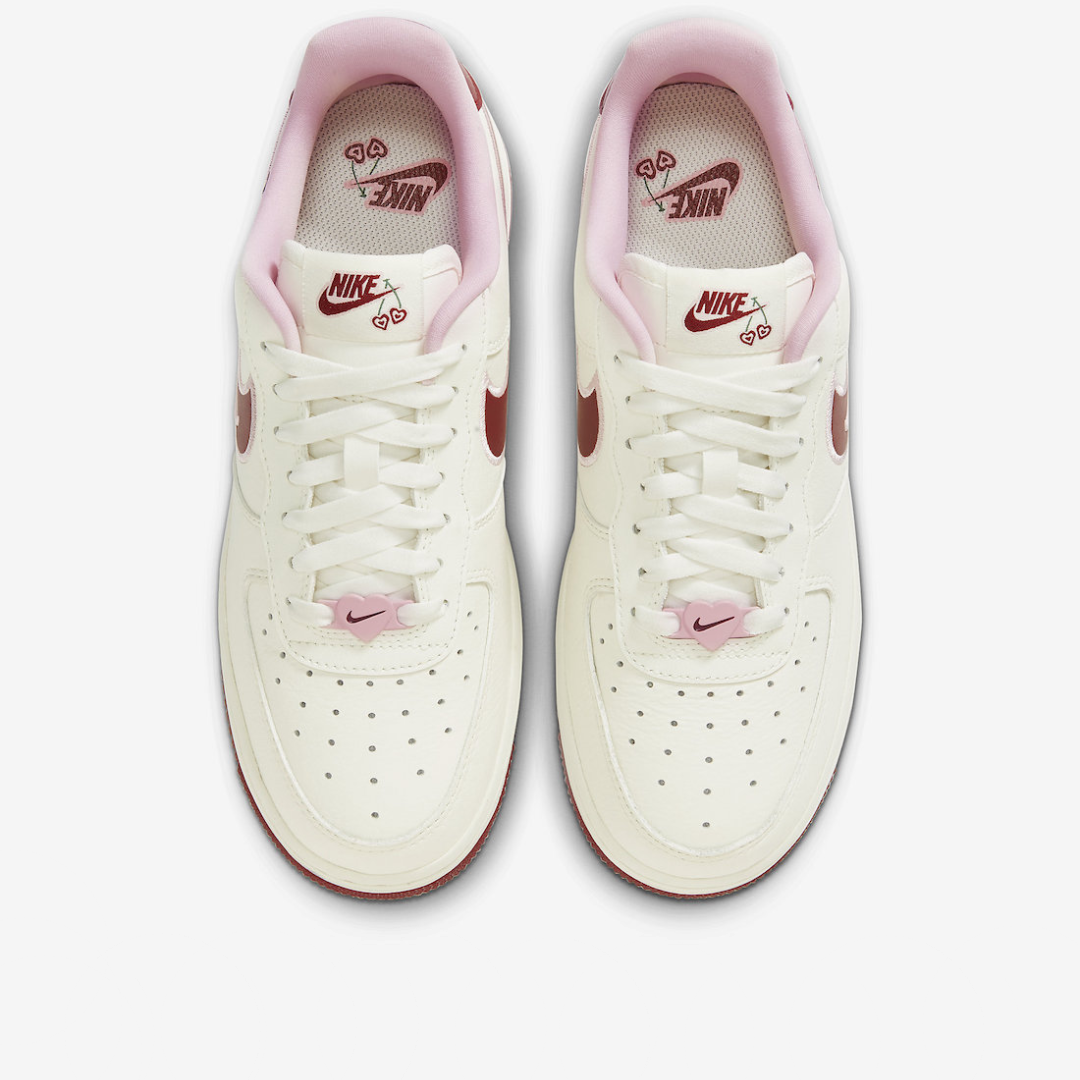 Nike air force 1 store low pink hearts valentines day